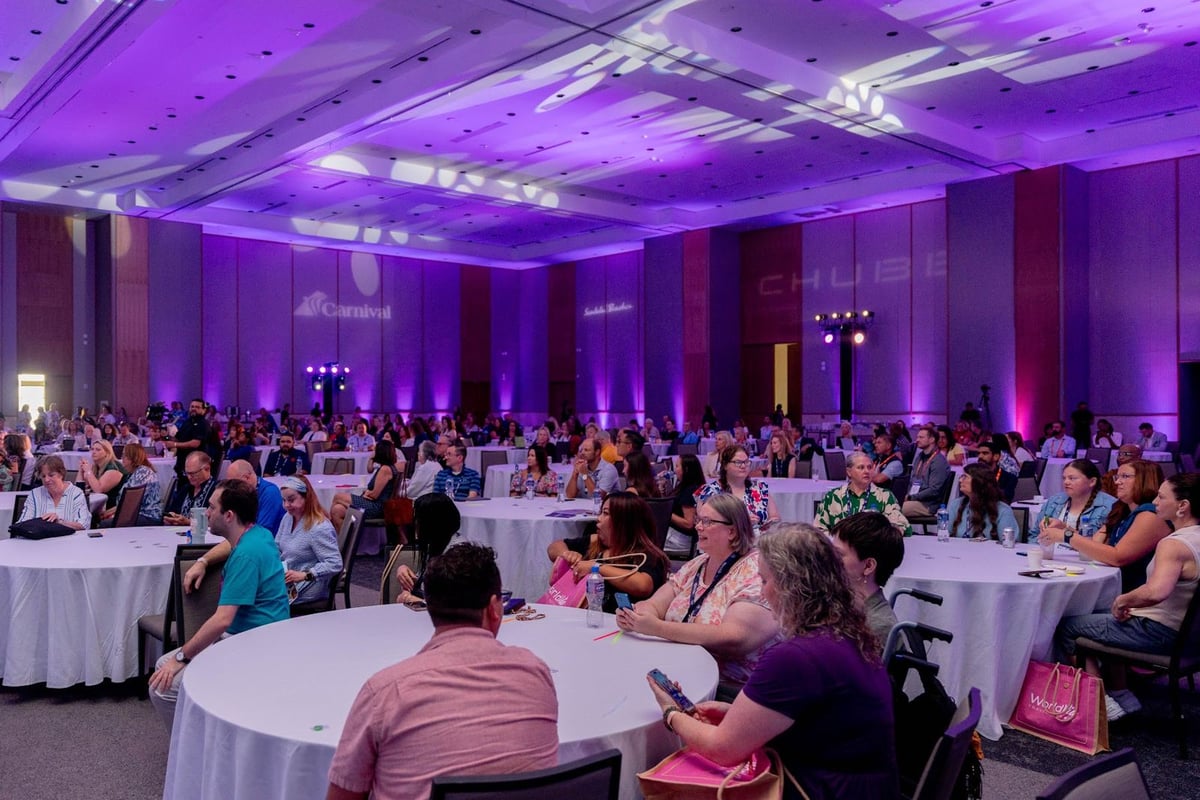 General session at WORLD26 with advisors seated at round tables